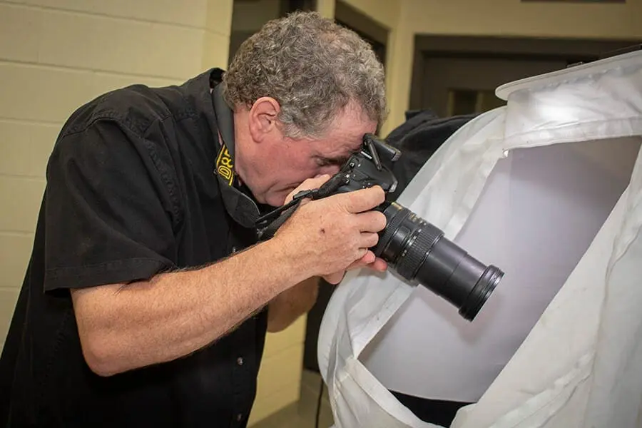 photographing puffing snake