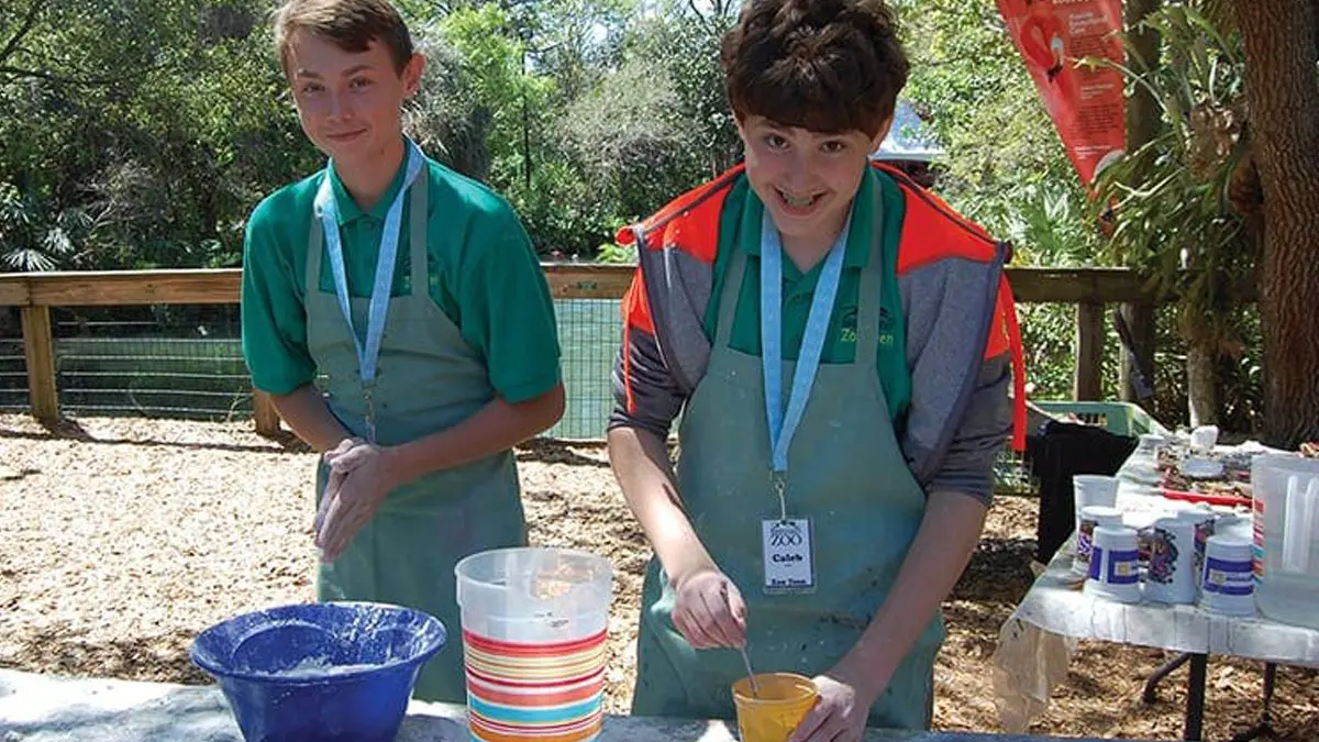 teen volunteer doing teen volunteer things