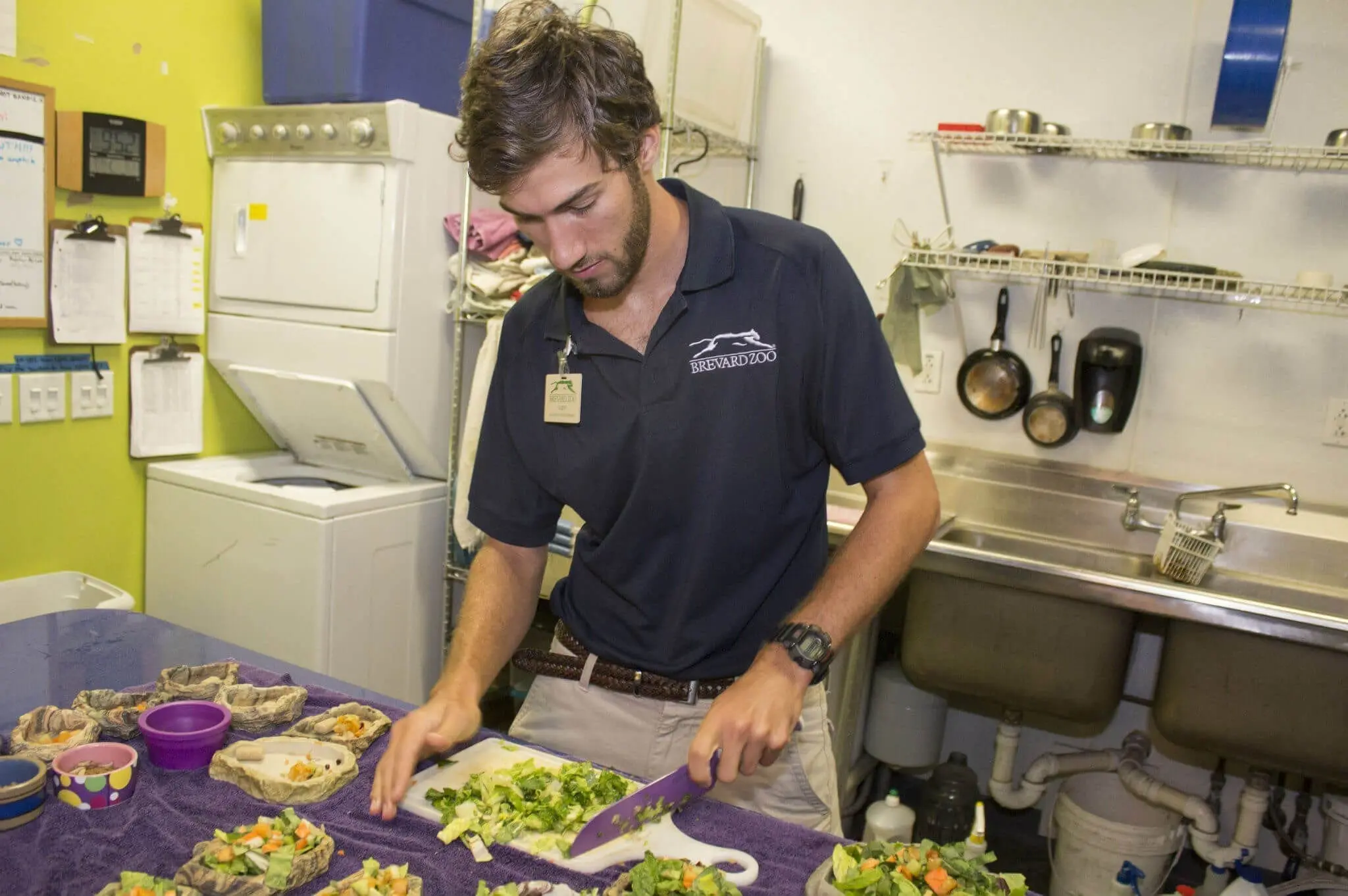 Education keeper preparing meals