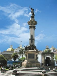 Image of a statue in Galapagos city