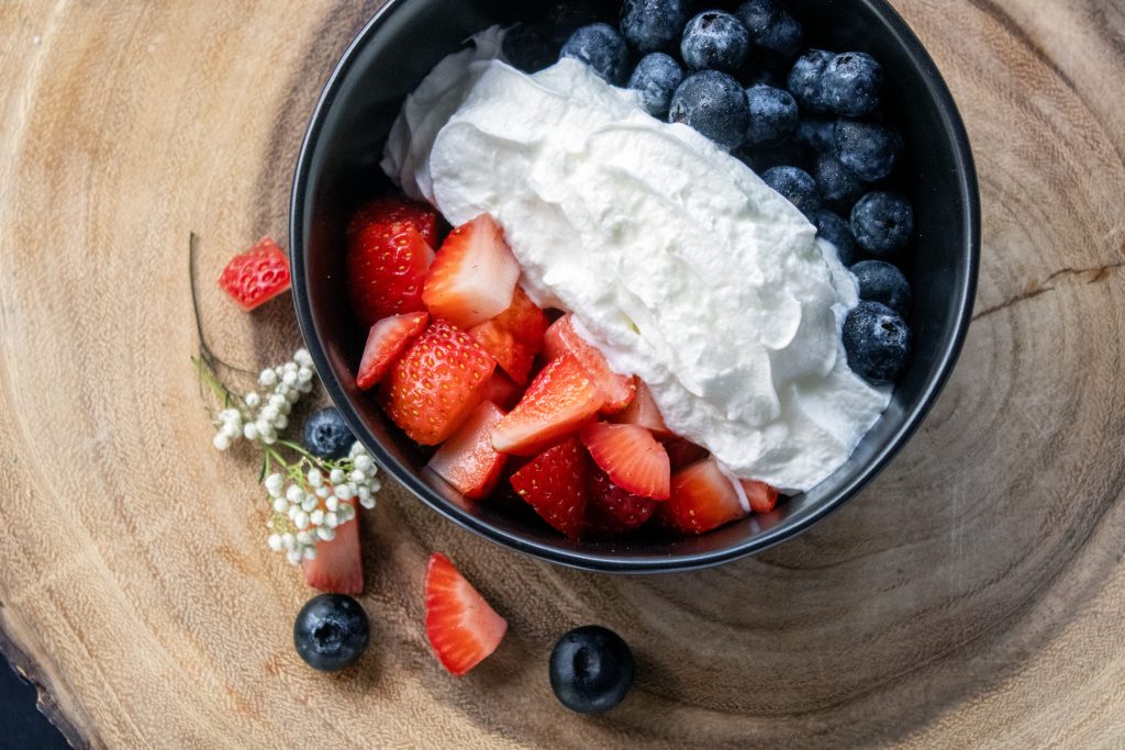 Fruit cups with whipped cream (3)